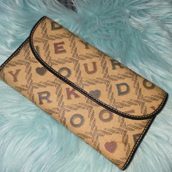 Y2K Dooney & Bourke Crest Print Logo Wallet 7”x4” - Picture 1 of 3